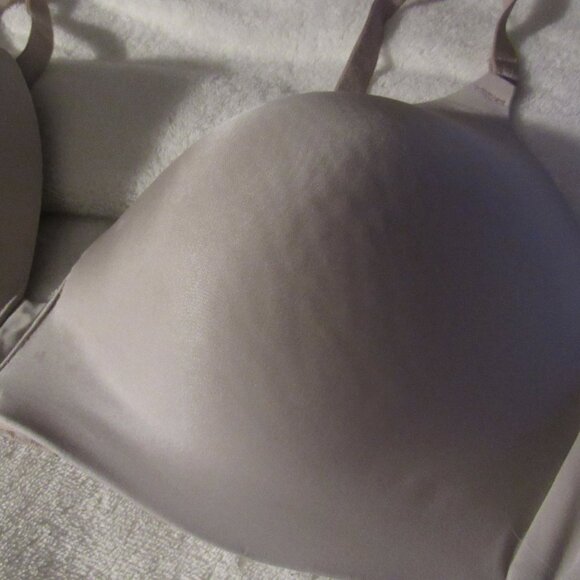 Victoria's Secret No Wire Bra 38C - Picture 2 of 7